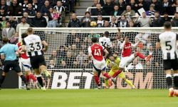 نيوكاسل يسقط أرسنال برأسية إيساك